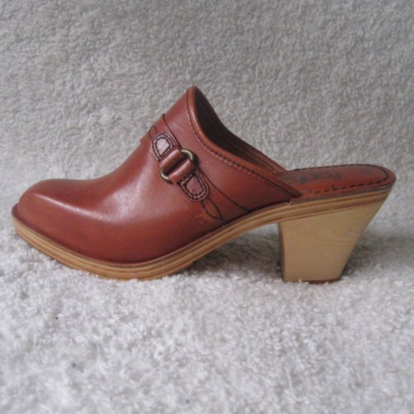 Fanfares Leather Wooden Heel Clogs - Picture 6 of 9